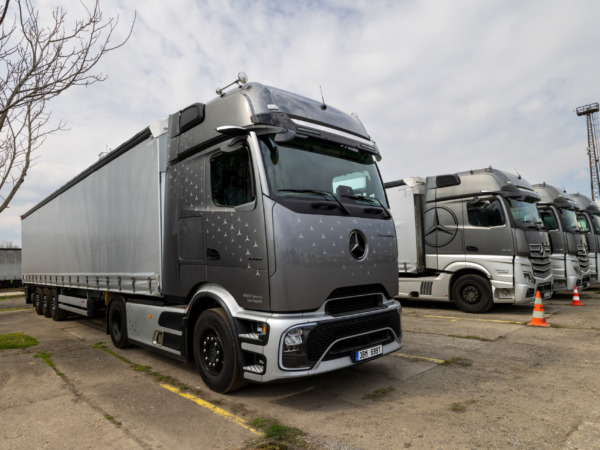 Tahač Mercedes Actros a návěs Schmitz Cargobull